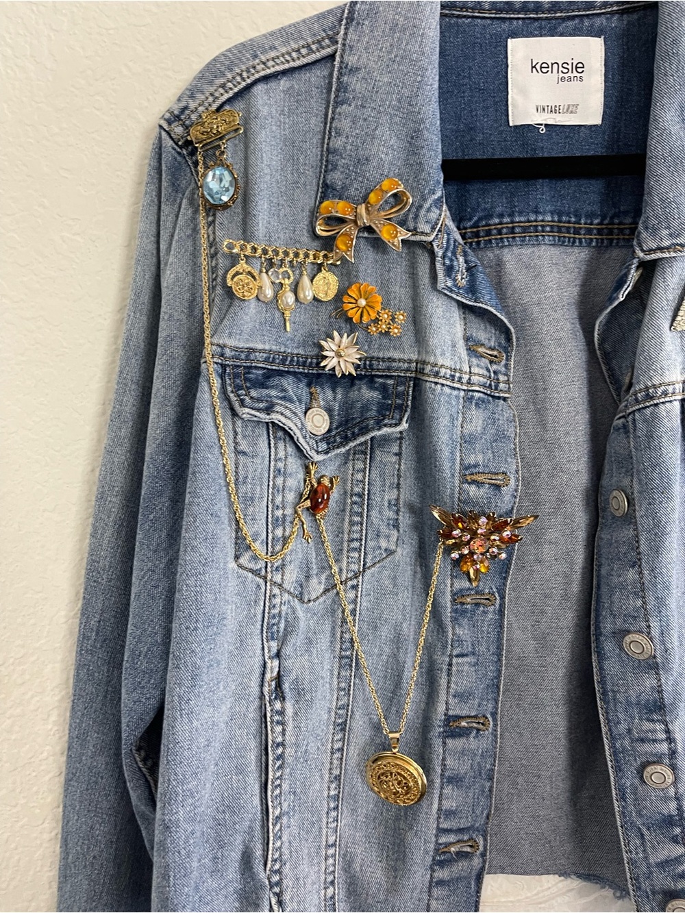 Brooch Crazy! Embellished Denim Jackets with antique brooches. - Picture 15 of 16